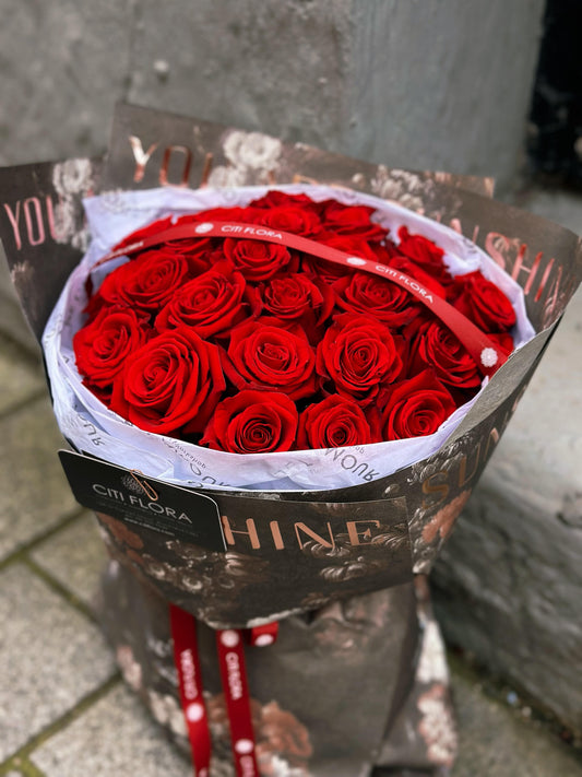 (AV1) Romantic Red Roses