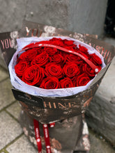 (AV1) Romantic Red Roses