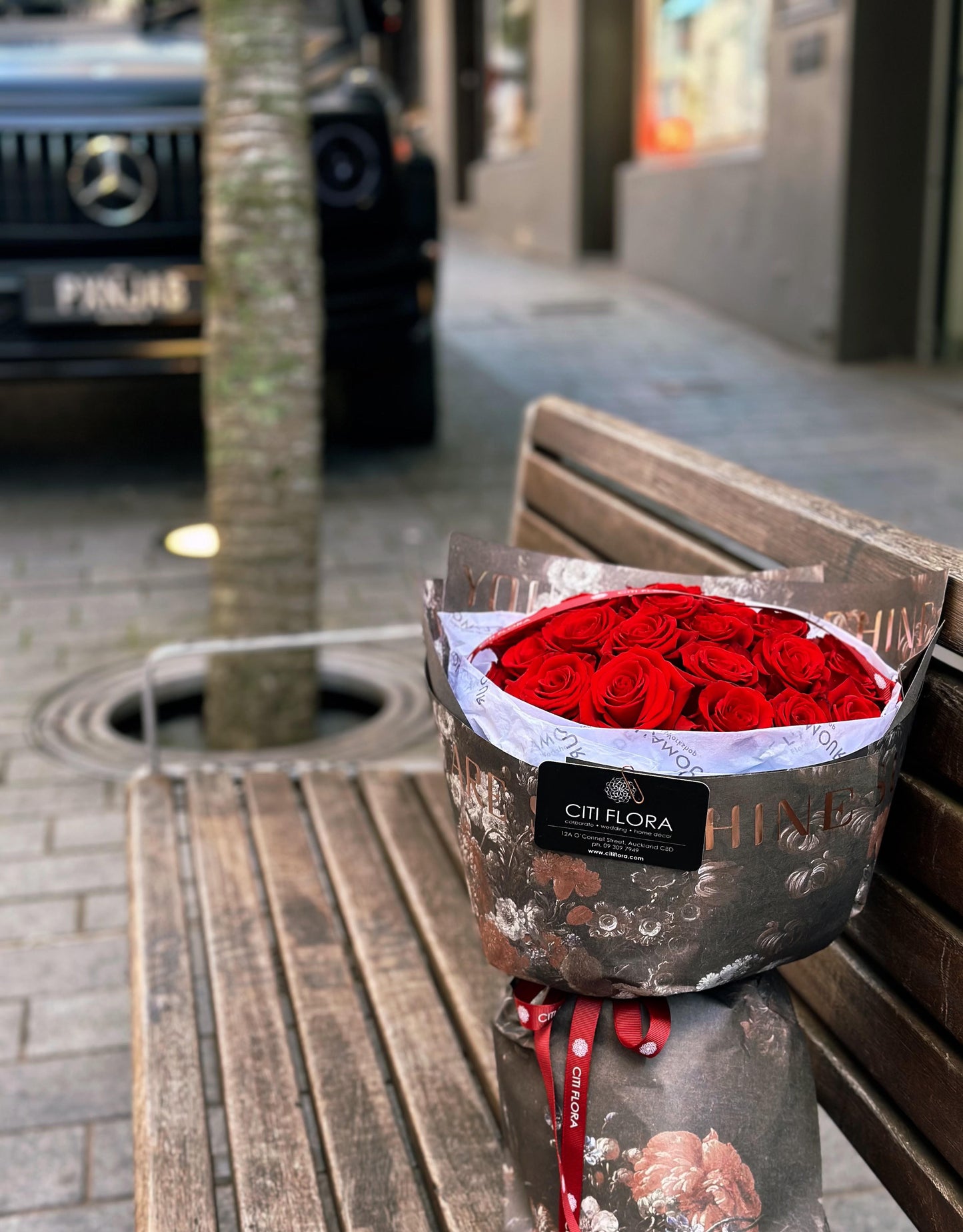 (AV1) Romantic Red Roses