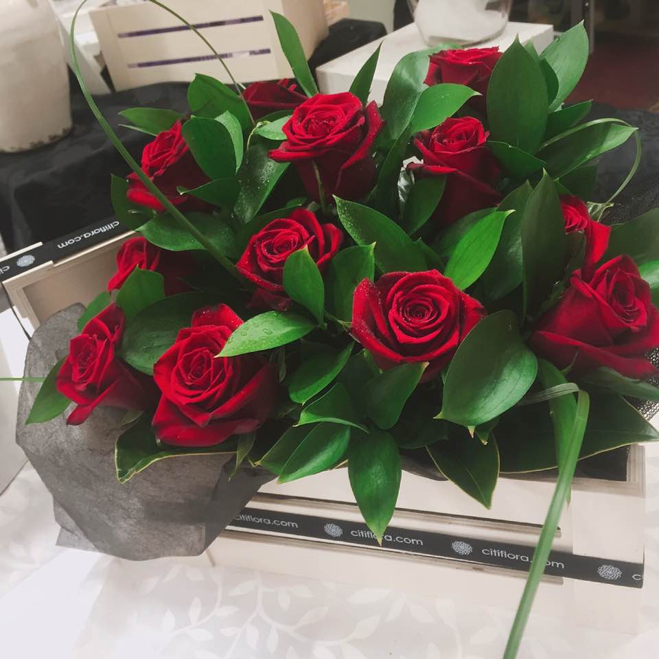 (AV22) Basket Box Roses